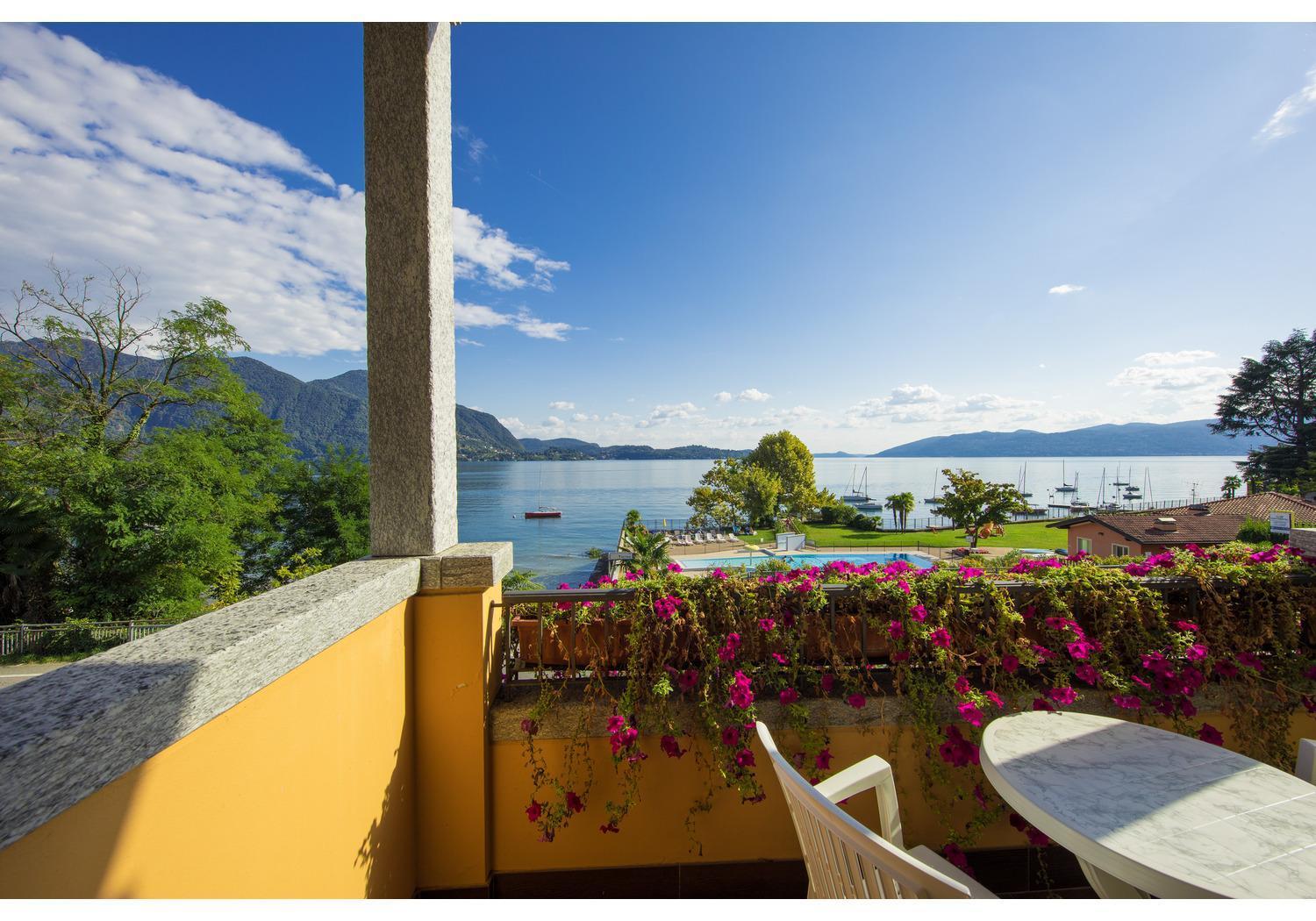 Hotel Residence Zust Verbania Exteriör bild
