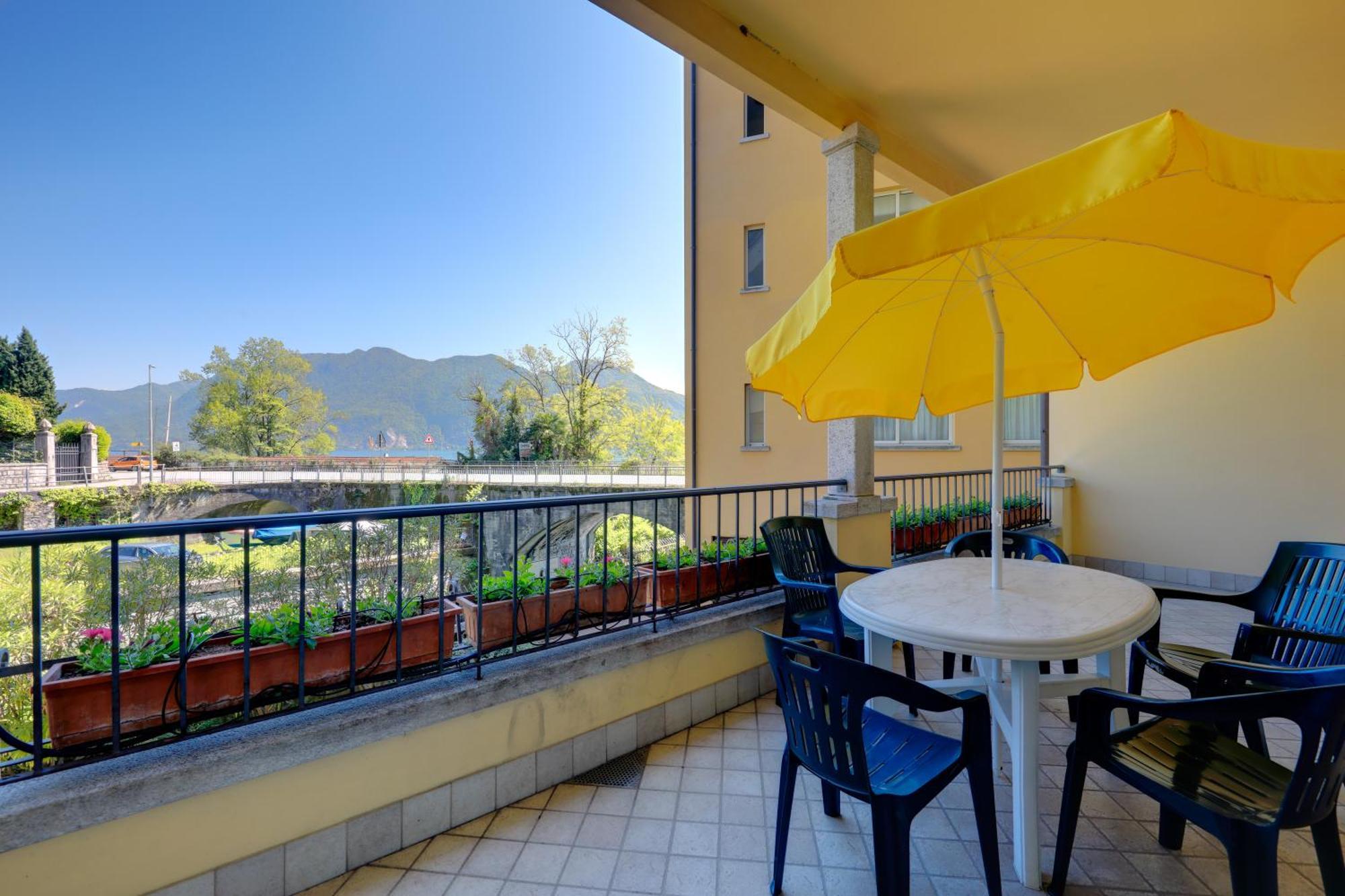 Hotel Residence Zust Verbania Exteriör bild