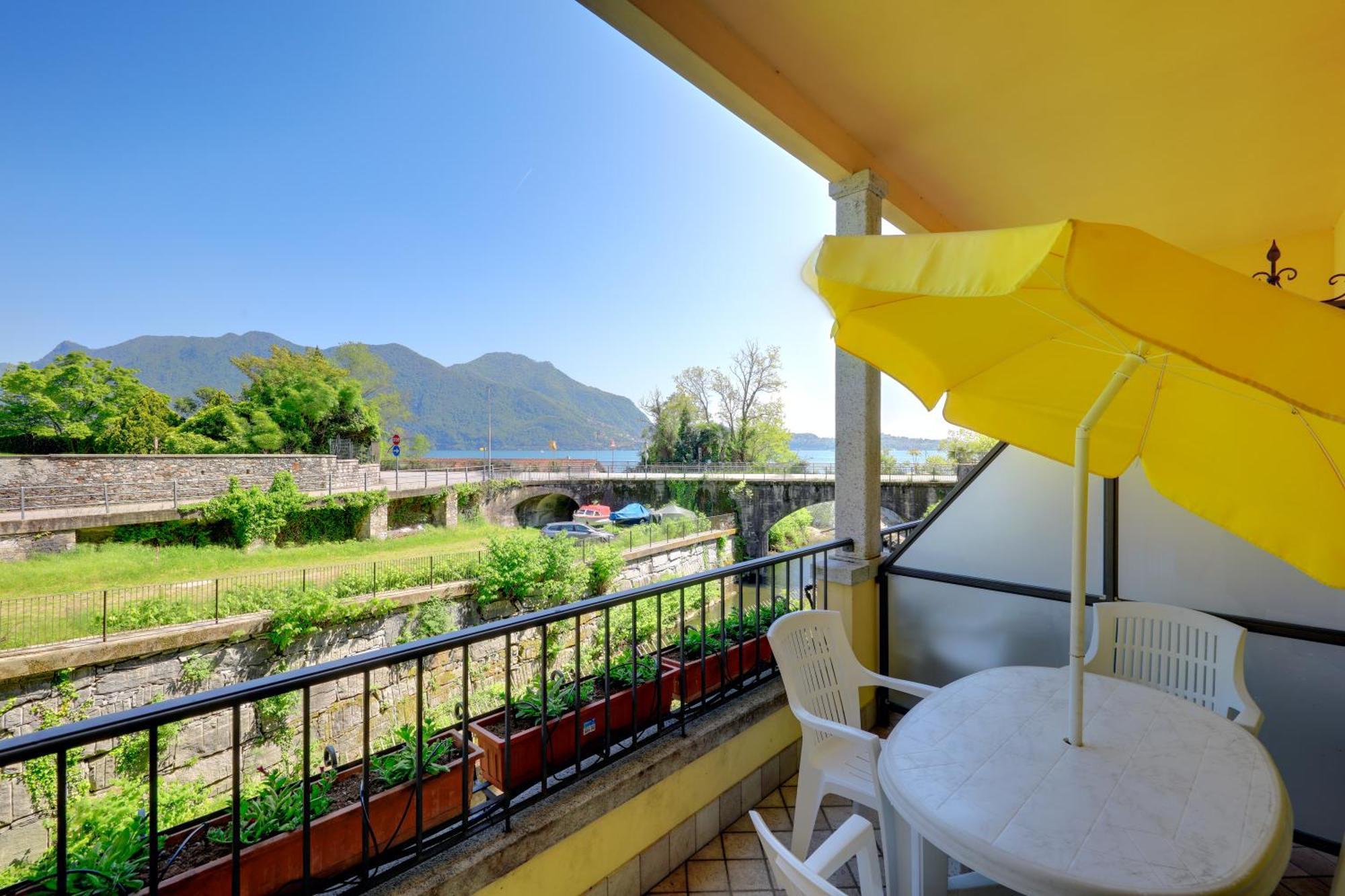 Hotel Residence Zust Verbania Exteriör bild